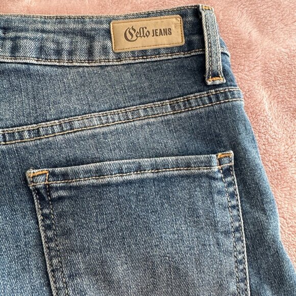 NWT Cello Distressed Skinny Jeans Women's Junior's Size 11 • - Picture 3 of 6
